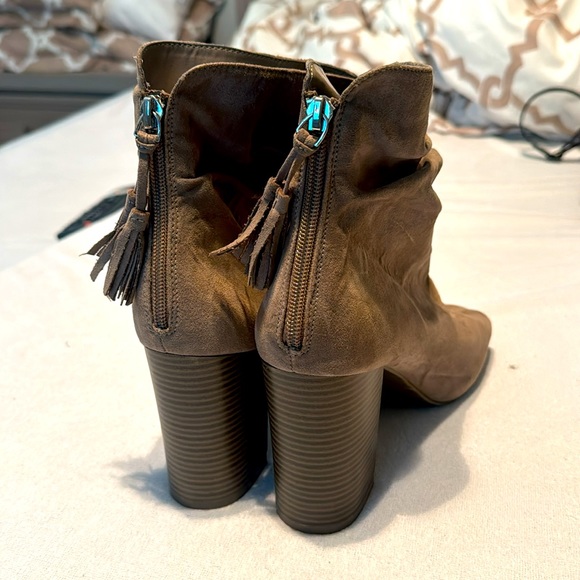 Open toed booties - Picture 2 of 2